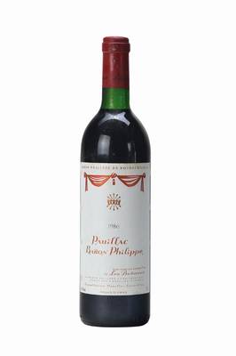 2 Flaschen 1986 Baron Philippe de Rothschild , Pauillac, Baron Philippe de la Baronnie, top shoulder und into neck, je ca. 75 cl, unverkostet, ...