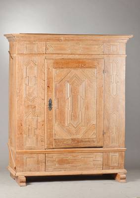 1-türiger Schrank, Hessen, um 1800, Eiche massiv, vielfach abgeblendeter verkröpfter Kassettendekor, ergänzte aber stilistisch stimmige ...