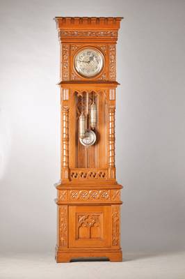 Standuhr, L. Furtwängler & Söhne, Furtwangen, um 1880/1900, Neugotik, reich verziert, wuchtiger Aufbau, sogl Freischwinger, Zinnenbekrönung, ...