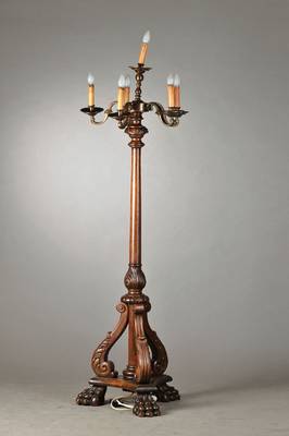 Stehlampe, deutsch, 1920, Eiche massiv, 6- flammig, im Barockstil, Fußplatte mit 3 Tatzenfüßen u. Akanthusblattvoluten, Elektrifizierung nicht ...