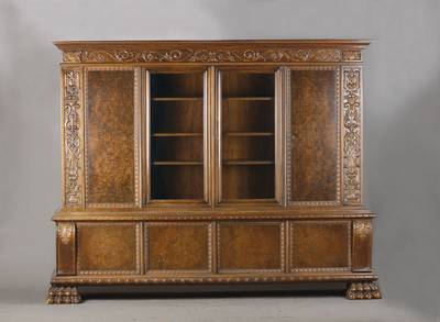Große Büchervitrine, deutsch, um 1930, Nussbaum- bzw. Wurzelnussfurnier, 8-türig davon 2 verglast, Innenleben furniert, viele frei setzbare ...