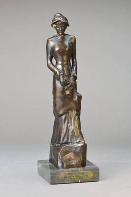 Paul Gauguin, 1848-1903, Bronzeskulptur, La Petite Parisienne, auf Marmorplinthe, signiert, datiert 1975 und nummeriert 86, Nachguss von 1975, ...