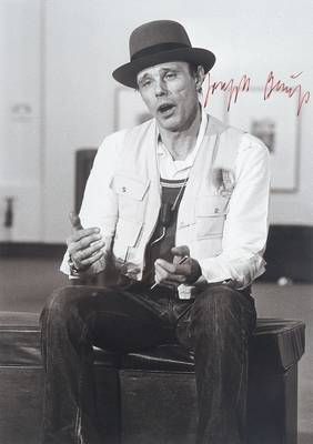 Werner Krüger, geb. 1917, Fotografie von Joseph Beuys, Silbergelatineabzug, handsigniert von Beuys, Auflage 30, WVZ Schellmann Joseph Beuys - Die ...