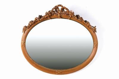 Großer Wandspiegel, wohl Frankreich, um 1900, Holzrahmen mit aufgestucktem Schleifendekor, facettiertes Spiegelglas, kl. Ausbesserungen, ca. 94 x ...