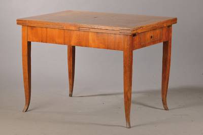 Ausziehtisch, Oberbayern / Franken, um 1830/40, Esche massiv, konische Vierkantbeine mit ortstypisch abgeschrägten Füßchen, 2 Ausziehplatten ...