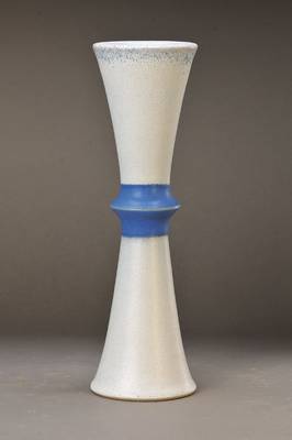 Karin Schäfer-Scholz, geb. 1939 Mainz, 1978 mit dem Staatspreis für Kunsthandwerk RLP ausgezeichnet, in versch. Sammlungen vertreten, hier: Vase, ...