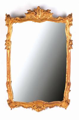 Lot aus 3 Spiegel im Barockstil, 20.Jh., Holz verstuckt u. goldfarben gefaßt, 2 im Barockstil, vielfach verkröpft u. facettiert, 1 im Rokoko-Stil, ...