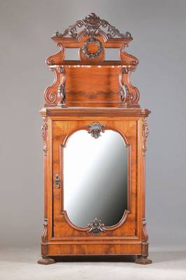 Vertiko, wohl Holland, um 1850, Willem-III.- Stil, Pyramidenmahagoni- bzw. Mahagonifurnier auf Eichekorpus, 1-türig auf Gehrung gearbeitet, mit ...