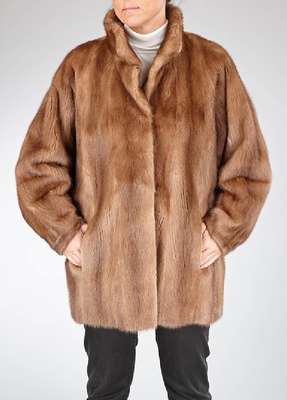 SAGA Mink Nerzlongjacke, Gr. ca. 40, brauneFelle längs verarbeitet, Stehkragen, Fledermausärmel, 2 seitl. Einschubtaschen, hell braunes ...