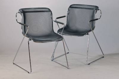 4 Penelope Freischwinger, Entwurf Charles Pollock, um 1982, Gestell mit gehärteter Stahllegierung, Sitzschale mit Netz aus Stahldraht mit ...