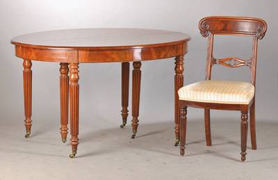 Speisezimmer-Garnitur, England, 20.Jh., Sapeli-Mahagoni, Ausziehtisch mit 5 Stühlen, 2Ausziehplatten vorhanden, wenige Oberflächensch., Stuhlhöhe ...