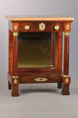 Konsole, Frankreich, um 1820/30, Nussbaum furniert u. massiv, 1-schübig mit altem Schloss u. Schlüssel, seitl. Vollsäulen mit Messingkapitellen u. ...