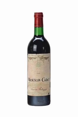 1 Flasche 1981 Mouton Cadet, Baron Philippe de Rothschild, Bordeaux, ca. 75 cl., top shoulder, unverkostet, Etikett l. beschädigt und beschmutzt