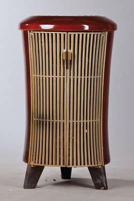 Emailofen, deutsch, 50/60er Jahre, rot- braun emailliert, mit versprossten Türen, Fu. nicht geprüft, Altersspuren, H. ca. 84 cm