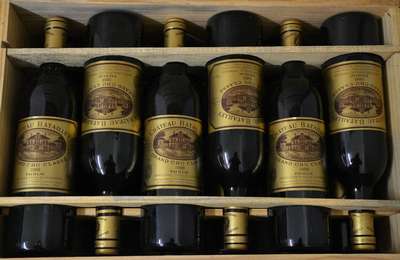 12 Flaschen 1988 Chateau Batailley, Pauillac, Grand Cru Classe, top shoulder u. besser, je ca. 75 cl, unverkostet, in Originalholzkiste, sehr guter ...