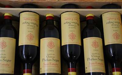 12 Flaschen 1994 Chateau Phelan Segur, Medoc, St. Estephe, into neck, je ca. 75 cl, unverkostet, sehr guter Erhaltungszustand, in Originalholzkiste, ...