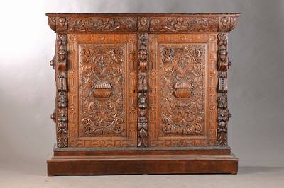 Vielzweckschrank, wohl Holland/Belgien, um 1890, Eiche massiv, überreiche beschnitzt, 2-türig, wohl ehemals Aufsatzschrank umgebaut, 3-fach durch ...