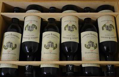12 Flaschen 1990 Chateau Lanessan, Haut -Medoc, je ca. 75 cl, top shoulder u. besser, unverkostet, in Orginalholzkiste, CellarTracker 89/100