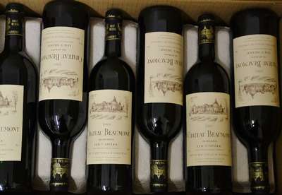 12 Flaschen 1989 Chateau Beaumont, Cru Bourgeois, Haut-Medoc, unverkostet, je ca.75 cl, je top shoulder und besser, in Originalholzkiste
