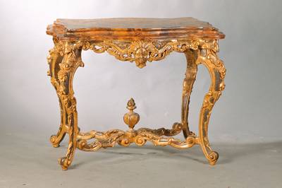 Salontisch, sog. console de milieu, wohl Spanien/Italien, spätes 19.Jh., Hartholz goldfarben gefaßt, Régence-Vorbild gut getroffen, Platte ...