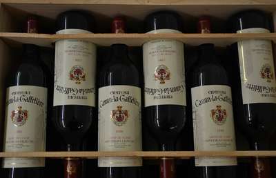 12 Flaschen 1996 Chateau Canon La Gaffeliere , Saint-Emilion, je ca. 75 cl, top shoulder u. besser, unverkostet, in Originalholzkiste, Jean-Marc ...