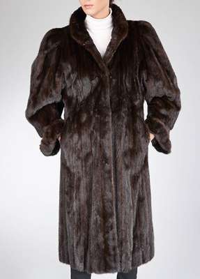 SAGA MINK Nerzmantel, Gr. ca. 42/44, Label Pelzhaus Mischke/Bad Homburg, dunkelbraune Felle längs verarbeitet, Ärmel mit Manschetten, schwarzes ...
