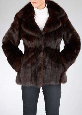 Kanadischer Zobel-Jacke, braun gefärbt, Gr. ca. 36/38, Tunnelzug mit Kordel, dunkelbraunes Innenfutter, 2 Einschubtaschen, Rückenl. ca. 72 cm