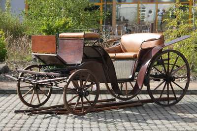 Jagdwagen, deutsch, um 1910, Der hier angebotene 2 bzw. 4 Spänner stammt ca. aus dem Jahr 1910 und ist für 4 Personen geeignet. Bei dem Gestell ...