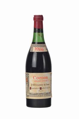 3 Flaschen 1966 Corton P. Misserey & frere, Cote d'Or, je ca. 70 cl, Abstand zwischen Kapsel und Wein : 2- 3 cm, unverkostet, Etiketten l. ...