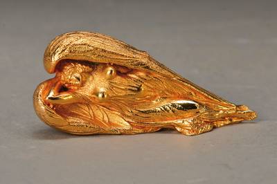 Ernst Fuchs, geb. 1930 Wien, Schutzengel, Bronze, goldfarbige Ausführung, signiert und nummeriert 75, L. ca. 10 cm