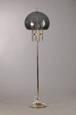 Stehlampe, 70/80er Jahre, Metall verchromt, 4 Brennstellen, Kunststoffhaube, Elektrifizierung nicht geprüft, H. ca. 163 cm