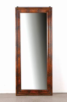 Wandspiegel, 2.H.19 Jh., Pyramidenmahagonifurnier auf Weichholzkorpus, Wellenprofil, wenige Alters- u. Furniersch., ca. 154x64 cm