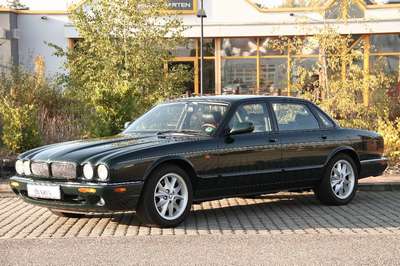 Jaguar XJ8 Sport, EZ 04.1999, Laufleistung ca. 96.000 km, TÜV bis 10.2017, 209 kW/ 286 PS, 8-Zylinder, 5-Gang Automatikgetriebe, grün, Vollleder ...