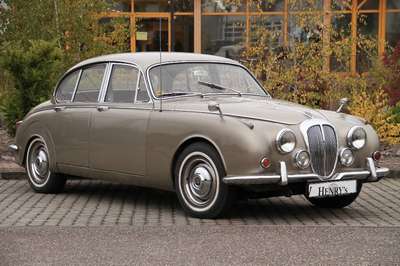 Daimler V8 250, EZ 03.1968, Laufleistung 5.872 miles abgelesen, H-Zulassung, 103 kW/ 140 PS, 8-Zylinder, Automatikgetriebe, graubraun, braun, ...