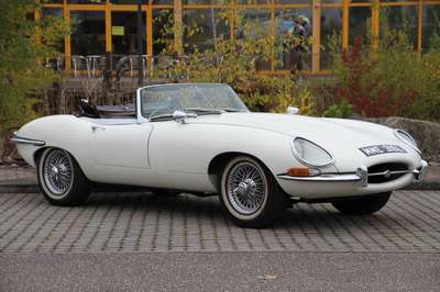 Jaguar E-Type Replik, EZ 10.1972, Laufleistung 14.435 miles abgelesen, 154 kW/ 209 PS (laut Schein), 129 kW/ 175 PS (laut Gutachten), 6-Zylinder, ...