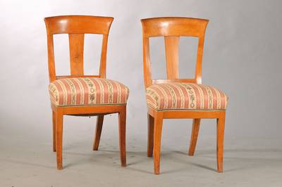 4er Satz Biedermeierstühle, mittel- bis norddeutsch, um 1835/4 0, Kirschbaum massiv, elegant geschweifte Form, Anlehnung an den antiken Klismos, 1 ...