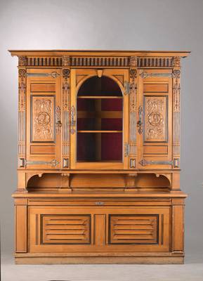Aufsatzschrank, deutsch, um 1880/90, lt. Einlieferer aus dem Schloss Büdingen, Nussbaum massiv, z.T. Eichekorpus, komplett auf Rahmen gearbeitet, ...
