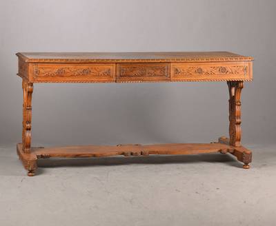 Wangenschreibtisch, wohl Indien, Madura, um 1900, Palisander massiv, mit Zargeschub, Wangen fein ausgearbeitet, mit ergiebiger Flachschnitzerei z.T. ...