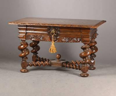 Norddeutscher Prunktisch, im Barockstil, um 1880/90, Eiche massiv, Platte mit Faltsternintarsie, Kante mit wilder Akanthusblattschnitzerei, ...