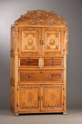 Vielzweckschrank, Peru, spanisch-peruanischer Kolonialstil, Front und Schubladenfront 18 Jh., Nussbaum und Kirschbaum, Rahmen und Füllungen mit ...