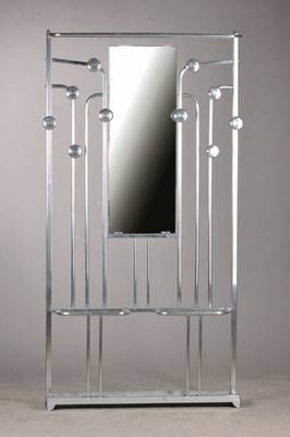 Garderobe, Art-Deco, um 1920/30, Aluminiumgestell, vielfach verstrebt, mittiger Spiegel, Hutablage sowie 10 Haken u. 2 Schirmständer, Alterssp., ca. ...