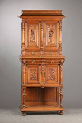 Kabinettschrank, wohl Belgien, um 1880/90, Gründerzeit, Nussbaum auf Eichekorpus, auf Rahmen gearbeitet, Stollengestell mit Ablage für Vasen, ...