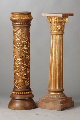 Paar Postamente/Blumensäulen, Ende 20.Jh., Hartholz mit goldgefaßtem Weinlaubdekor, schwere Qualität, H. ca. 102 cm