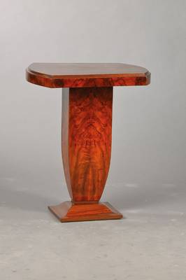 Beistelltischchen / Postament, deutsch, 20/30er Jahre, Nussbaumwurzelholz, eleganter konischer Schaft auf Sockelplatte mit Wellenprofil, profilierte ...