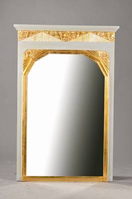 Art-Deco-Spiegel, wohl Frankreich, um 1930, Eiche u. Weichholz gefaßt, stiltypisch abstrakt floraler Dekor goldfarben gefaßt, Fassung z.T. ...