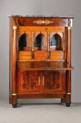 Standsekretär, Frankreich, um 1850/60, Nussbaum bzw. Wurzelnuss massiv, Eichekorpus, Massivholzfüllungen, Überbauschub mit klassizistischer ...