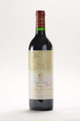 2 Flaschen 1993 Chateau Mouton Rothschild, Pauillac, Künstleretikett: Balthus, hier: als seltenes Pärchen, da sowohl 1x das Künstleretikett, als ...