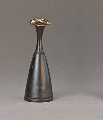 Paul Wunderlich, 1927-2010, Löschhütchen, Bronze, signiert und nummeriert 1470, H. ca. 9 cm