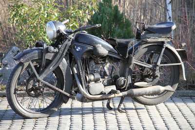 BMW R 4, BJ 1935, 1. Hand, Laufleistung unbekannt, 40 Jahre im Heizkeller aufbewahrt, 9 kW/ 12 PS, 1-Zylinder, 4-Gang Schaltgetriebe, schwarz, ...