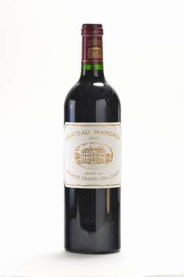 3 Flaschen 2010 Chateau Margaux, Margaux, Premier Grand Cru Classe, je in Originalholzkiste, je ca. 75 cl, 13,5% Vol., je into neck, unverkostet, ...
